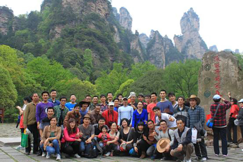 公司組織全體員工到桂林、張家界、云南等地旅游.jpg